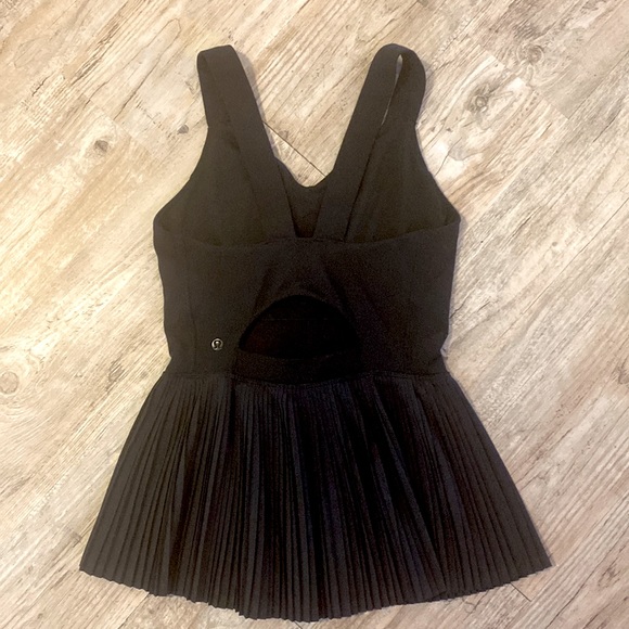 Lululemon pleated peplum tank! Size 2! - Picture 2 of 4